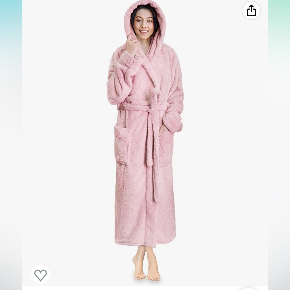 Hooded Soft Plush Robe in Soft Pink